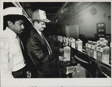 1985 Press Photo H.F. Hood's James Jones, Robert Presno with New Milk Containers picture