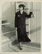 1934 Press Photo Interpretive dancer Angna Enters aboard S.S. Vulcania, New York picture