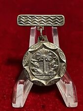 IRAQ-Vintage Medal of Honor 1983 1st Gulf War, Saddam Hussein Signature picture