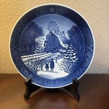 Vintage 1973 Royal Copenhagen ”Going Home'' annual Christmas collection plate picture