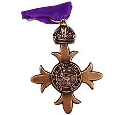 Queen Elizabeth II Commemorative Coin Queen Souvenir Cross Pin Badge Metal Badge picture