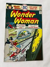 Wonder Woman #220 | DC Comics | 1975 picture