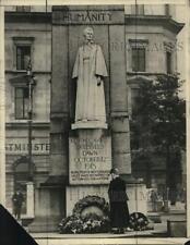 Press Photo Monument to Edith Cavell, British Nurse, Honored For Mercy to All picture