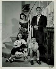 1959 Press Photo Violinist Fredell Lack, Dr. Ralph Eichhorn & Their Children picture
