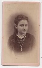 ANTIQUE CDV C. 1880s GORGEOUS YOUNG CHRISTIAN LADY IN FANCY DRESS WEARING CROSS picture