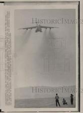 1968 Press Photo Air Force C5A Galaxy takes off from runway in Marietta, Georgia picture