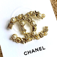 Designer Brooch Gold Faux Pearl Rhinestone CC Logo Vintage 4.6 x 3.3 cm Chanel picture