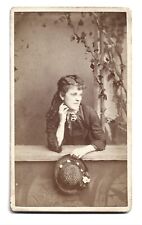 BEAUTIFUL WOMAN PRETTY GIRL HAT FLOWERS RINGLETS CDV PHOTO SIGNED & INSCRIBED picture