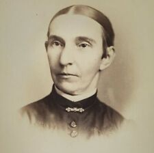 1880-90s BLOOMINGTON ILLINOIS Cabinet Card Women Brooch GARRETT picture