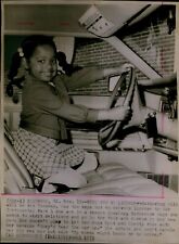 LG856 1973 Wire Photo KEYS BUT NO LICENSE Black Girl Wins Continental Mark 4 Car picture