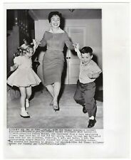 CONNIE HAINES VOCALIST LOVELY PORTRAIT & FAMILY HOME 1960 VINTAGE ORIG PHOTO 330 picture