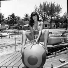 WW2 WWII Photo Hollywood Actress & Pinup Girl Bettie Page  World War Two / 5810 picture