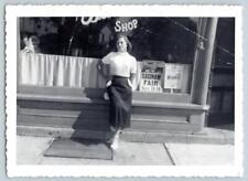 1950's SAGINAW FAIR SIGN SHOP WINDOW PRETTY GIRL POSES PEEP TOE SHOES SNAPSHOT picture