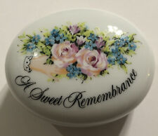 Vintage A Sweet Remembrance Porcelain Trinket Box Valentine's Day 1982 by Avon picture