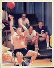 1989 Press Photo Seattle Times columnist Rick Anderson with basketball buddies picture