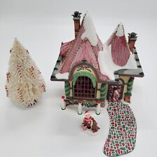 Dept. 56 North Pole Series Gift Set Santa's Visiting Center #56.56407 Complete picture