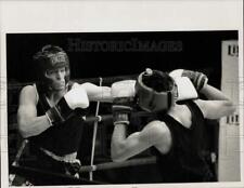 1990 Press Photo Boxers Timothy Sullivan & Jose Arriaga Fight at Golden Gloves picture