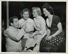 1958 Press Photo Perry Como and Fontane Sisters rehearse song. - hpa80841 picture