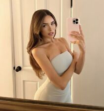 MADISON BEER - TAKING A SELFIE B LOOKING GORGEOUS  picture