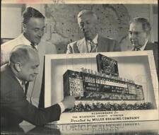 1952 Press Photo Fredric Mendelson, others show drawing stadium board, Milwaukee picture