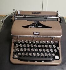 VINTAGE ROYAL QUIET DELUXE TYPEWRITER picture
