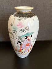 asian antique porcelain small vase beautifully done picture