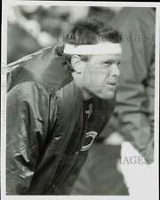 1988 Press Photo Chicago Bears QB Jim McMahon on sidelines wearing headband picture