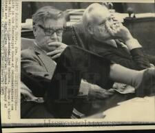 1975 Press Photo Representatives Glynn Shumake and Thomas McCrary at their desks picture