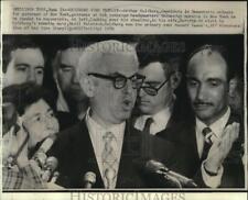 1970 Press Photo Arthur Goldberg wins New York primary, shown with supporters picture