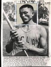 1963 Press Photo UCLA Decathlon Champion Chuan-Kwang Yang with Javelin in CA picture