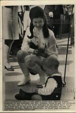 1968 Press Photo Mrs. Patrick Nugent with her son Lyn at the White House picture