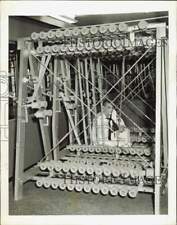 1944 Press Photo Frank Verdonck Runs Tape Through Calculating Machine picture