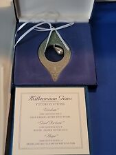 Wedgwood Millennium Gems 1998 Wisdom Sage Green Pearl Christmas Ornament  picture