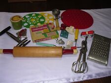 #TM 1950's Vintage Kitchen Utensil Lot of 17~ red, turquoise, yellow + picture