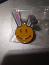 Walmart Lapel 2022 Rare Easter Pin Spark Wal-mart Pinback New picture