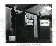 1992 Press Photo Patty Murray and Rod Chandler debate Thursday in Spokane picture
