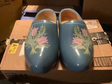 holland wooden shoes picture
