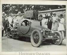 1929 Press Photo English Newlyweds Mr. And Mrs. Graham In Unique Automobile picture