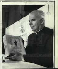 1970 Press Photo Patrick Skehan holds New American Bible at Washington meeting picture