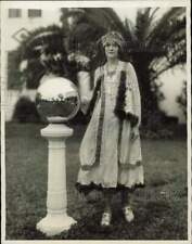 1926 Press Photo Ellenor Cook poses as Russian actress in Florida. - kfx66949 picture