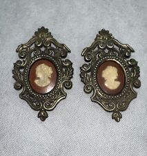 ANTIQUE PAIR OF BURWOOD CAMEO DECORATIVE HANGING WALL DECOR BRASS FRAMES 501 picture