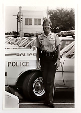 1986 St Petersburg Florida Police Dept Female Officer Cruiser VTG Press Photo picture