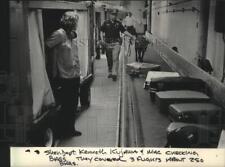 1984 Press Photo Sheriff and search dog check baggage at Milwaukee airport picture