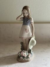 Vintage LLADRO No. 1285 ~ Dropping The Flowers ~ PORCELAIN FIGURINE Hat & Girl picture