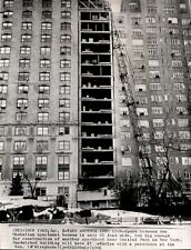 LG991 1961 AP Wire Photo TAKE ANOTHER LONG LOOK MANHATTAN NY 25FT WIDE APARTMENT picture