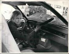 1970's Press Photo Cleveland Woman Shows Hole Smashed in Windshield Herman Seid picture