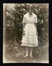 1921 FLAPPER ERA YOUNG LADY GRADUATION DRESS w/RUFFLES OLD/VINTAGE PHOTO- L971 picture