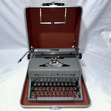Vintage 1950 Royal Quite Deluxe Portable Typewriter with the Case  - Works picture