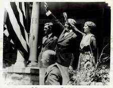 1920 Press Photo Mr. & Mrs. W. Harding saluting flag at notification ceremonies picture