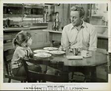 1963 Press Photo Actors Van Johnson, Claire Wilcox in Movie 